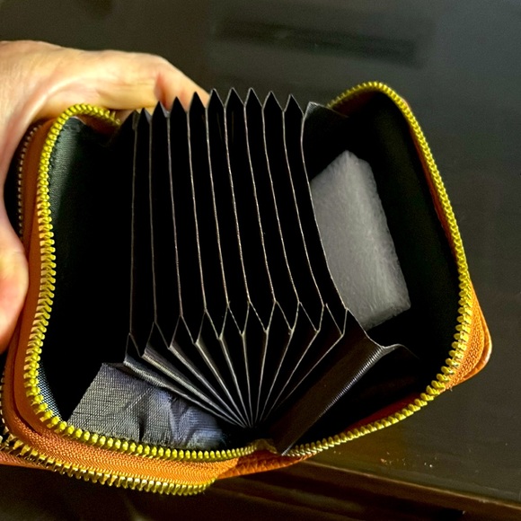 Wallet Disney Themed Winnie the Pooh Mini Accordion style Size: (4.53" x 3.35'") - Picture 7 of 7